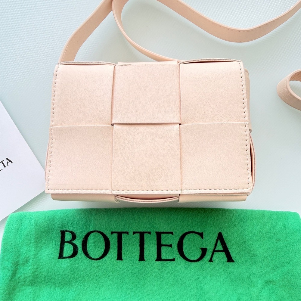 Bottega Veneta Cassette Wallet on Strap Pink Maxi Intrecciato Leather 667048 - Picture 3 of 15